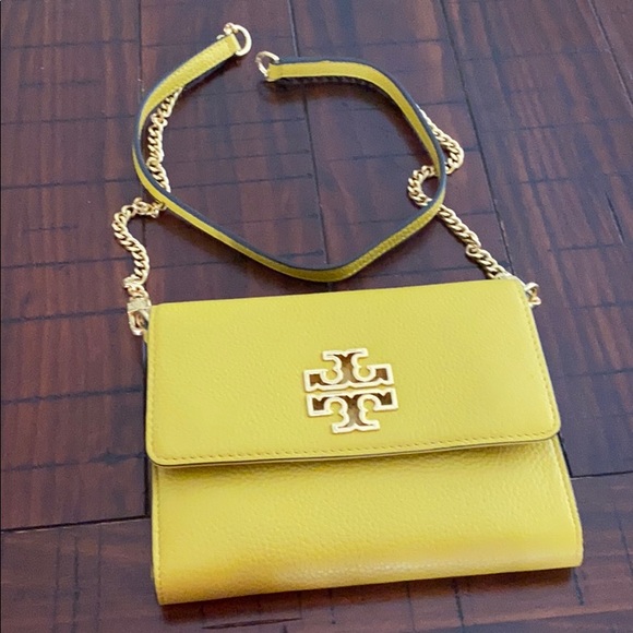 Descubrir 106+ imagen tory burch britten wallet on chain Thptnganamst